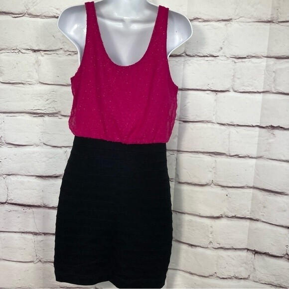 Express Dress SZ M Magenta and Black Cocktail Party Sleeveless Form Fitting EUC - Picture 2 of 11